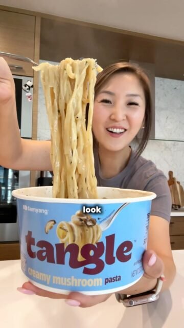Made lunch for me and my hubby in 5 mins 💪🏻🤩Pretty shocked that this @tangle_pasta has 15g of protein and 4-7g of fiber per bowl!! The Creamy Mushroom flavor is my fav but both are delicious! Tangle is also doing a Costco Roadshow Program at 8 different Costco locations in LA and San Diego. Check them out 🛒August 20–23 
 
📍 7095 Market Place Dr, Goleta, CA 
📍 2700 Park Ave, Tustin, CA 
📍 2001 E Ventura Blvd, Oxnard, CA 
📍 13463 Washington Blvd, Marina Del Rey, CA 
📍 2030 N Imperial Ave, El Centro, CA 
📍 12350 Carmel Mountain Rd, San Diego, CA 
📍 650 Gateway Center Dr, San Diego, CA 
📍 1130 Broadway, Chula Vista, CA#tangle #tanglepasta