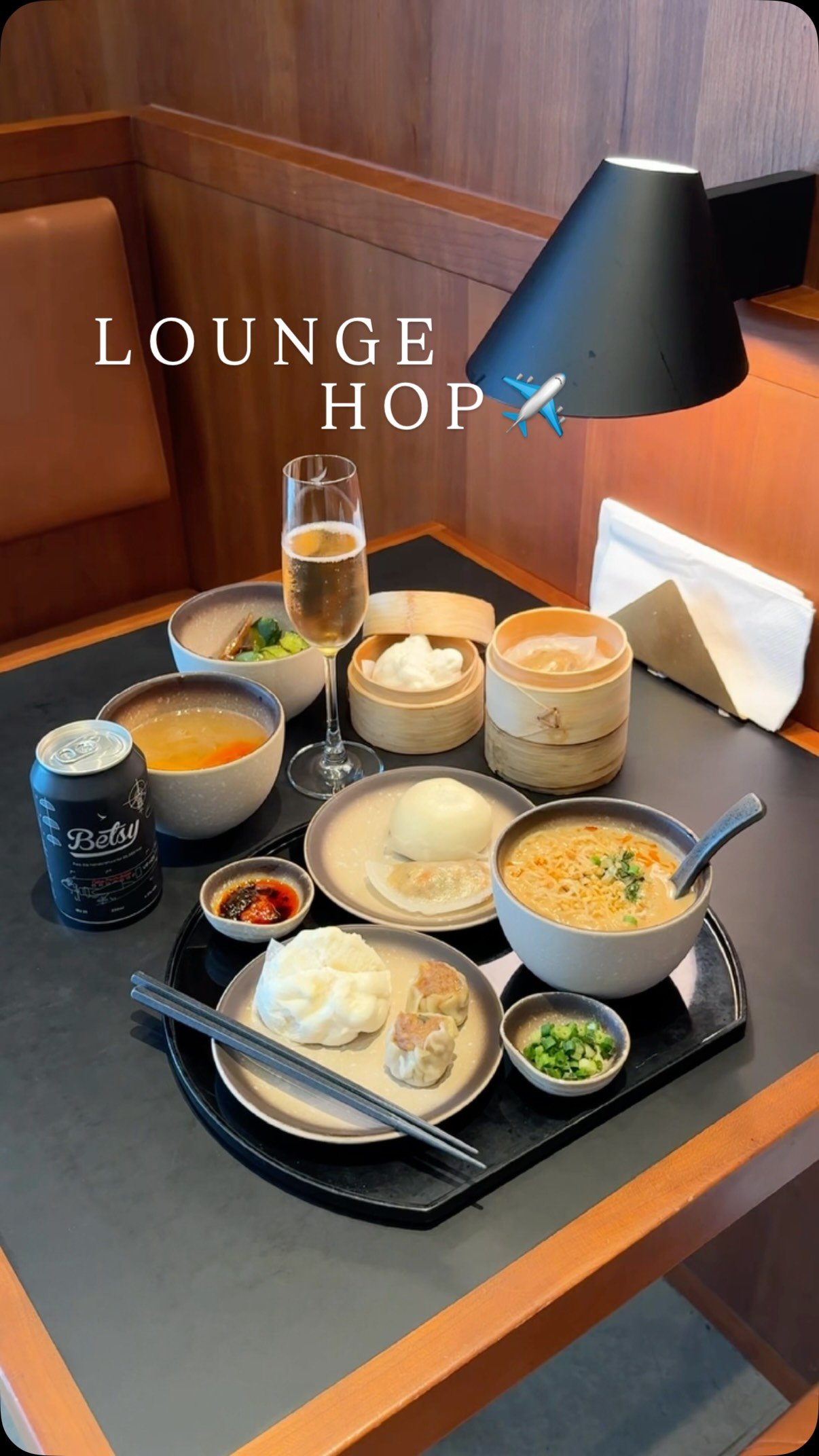 People café hop, I lounge hop 😂✈️Went from @cathaypacific‘s The Bridge to The Pier, First, and my biggest problem was NOT having enough stomach space to hit @mott32hk too 😭 Oh well, next time!!! 😏#movebeyond #cathaypacific