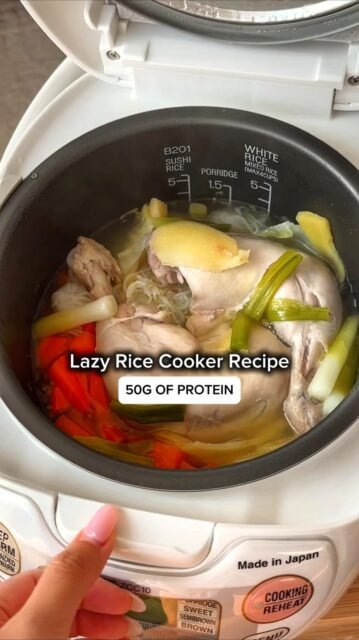 45–50g of protein with almost ZERO effort 👀🍗This lazy one-pot chicken is all made in the rice cooker, so you can literally throw everything in, press start and let it do its thing!Comment “CHICKEN” and I’ll send the full recipe straight to your DMs 👇👈🏻 Follow for more easy hacks + recipes!#ricecooker #highprotein #easyrecipes #lowcarb